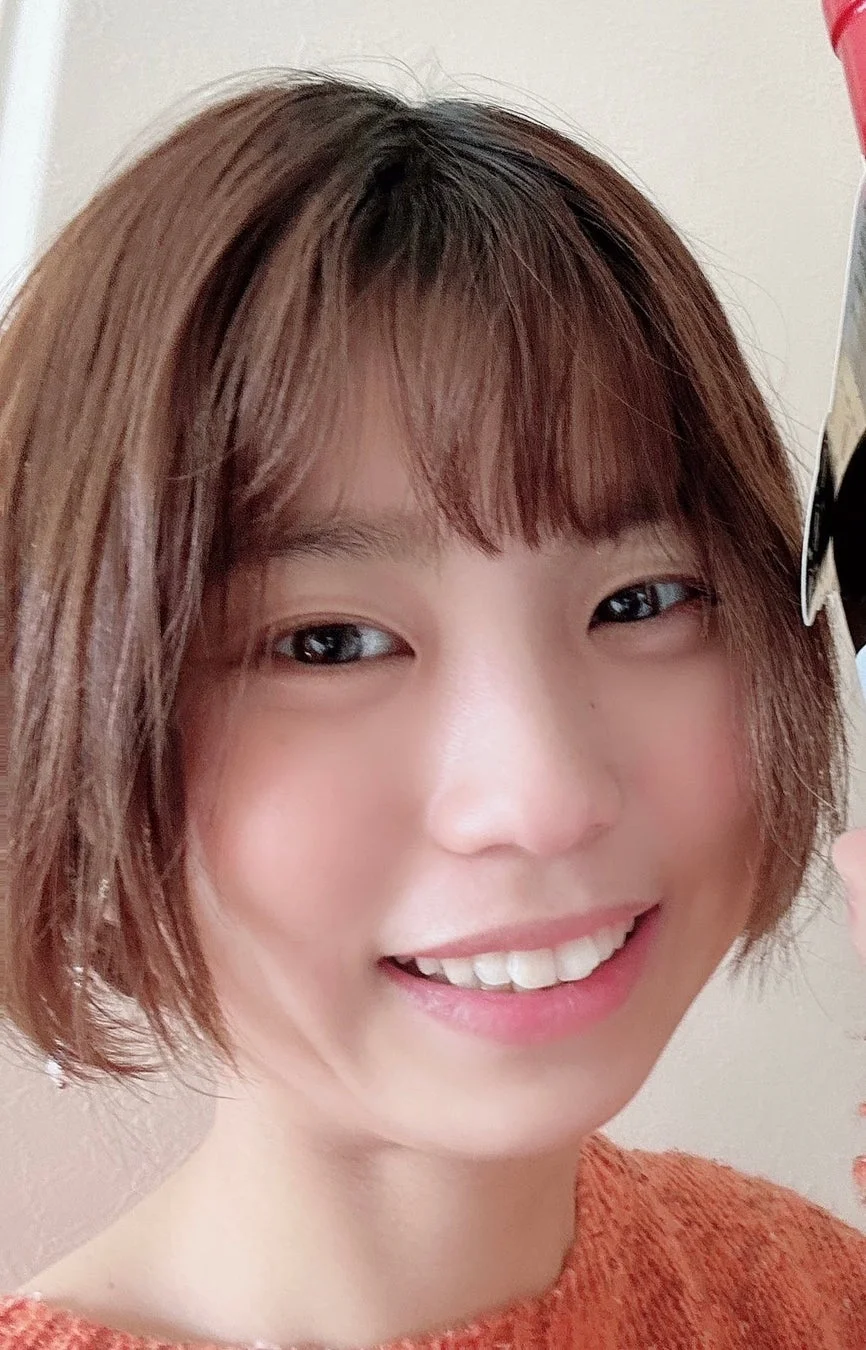 笑顔でカメラを見つめるはるまるさん