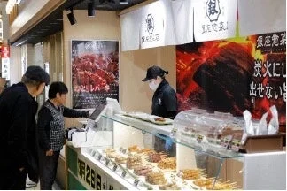焼き鳥、惣菜、店舗、屋台、販売、食品、日本食、カウンター、客、店員