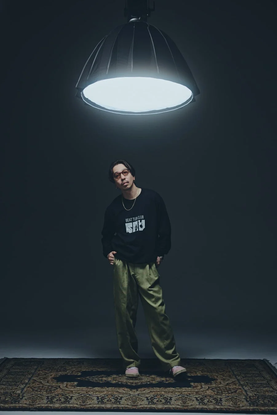 Jeremy Quartus/billboard コラボスウェットを着用したモデル