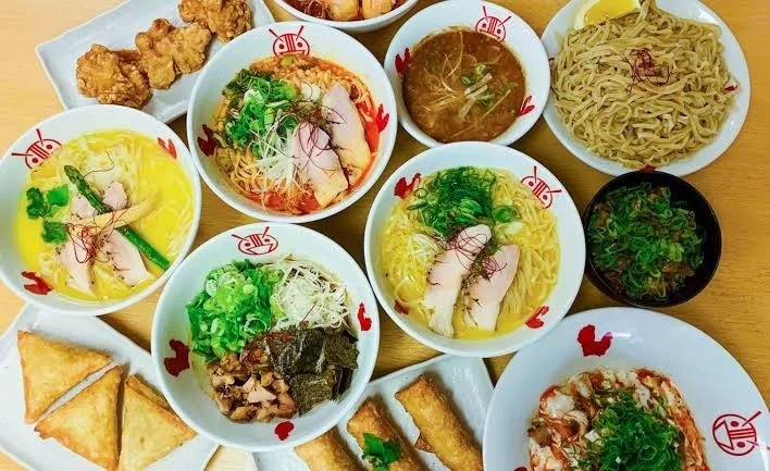 豪華な日本食の食卓