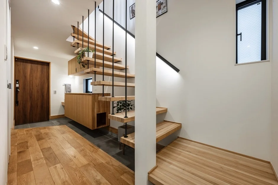モダンな住宅の玄関ホール