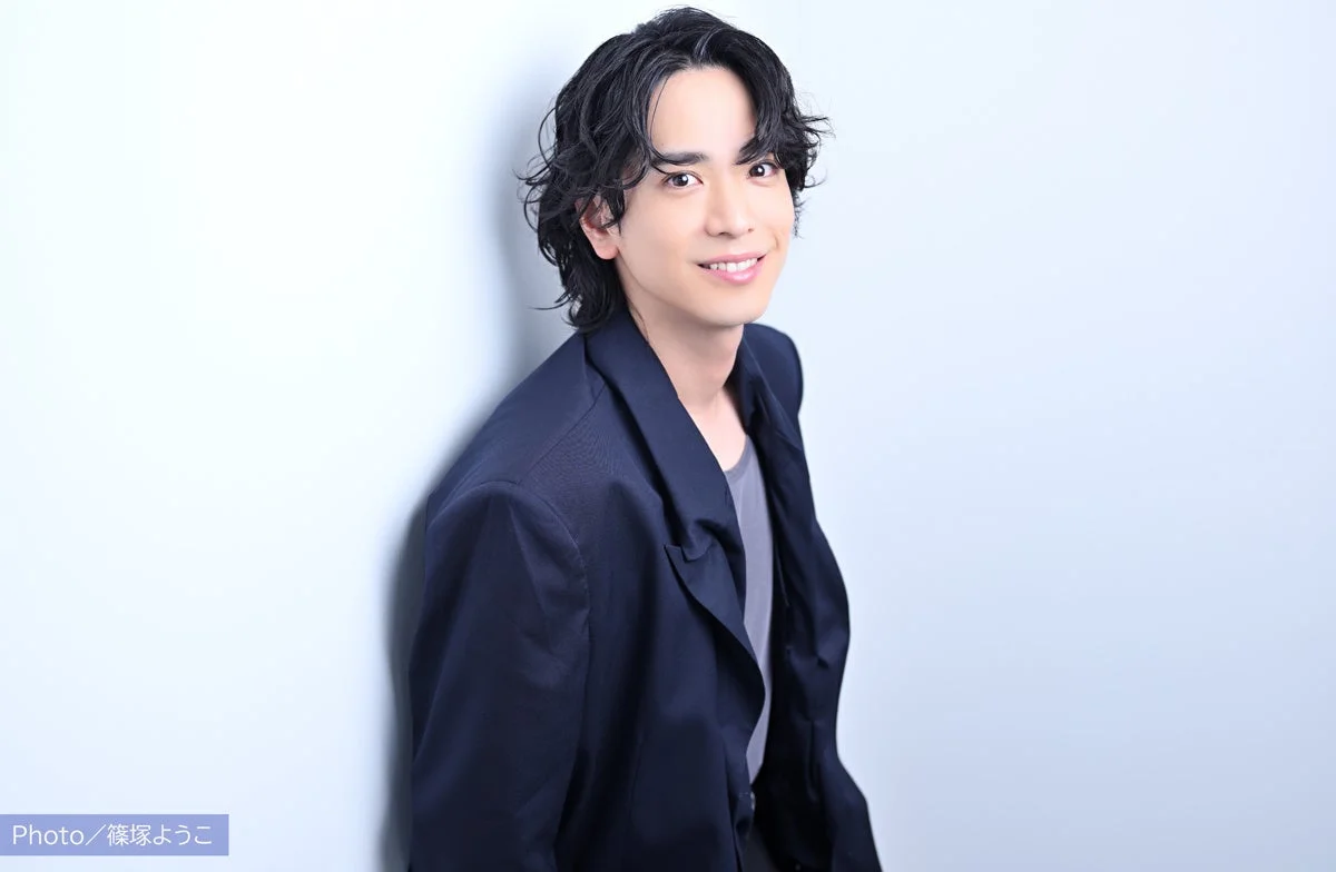 黒羽麻璃央さんの撮り下ろしインタビュー