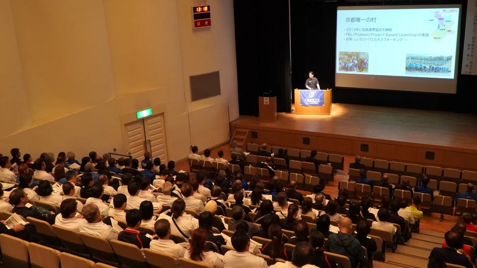 講堂での講演風景