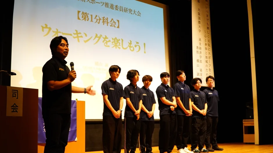 学生と教員が登壇