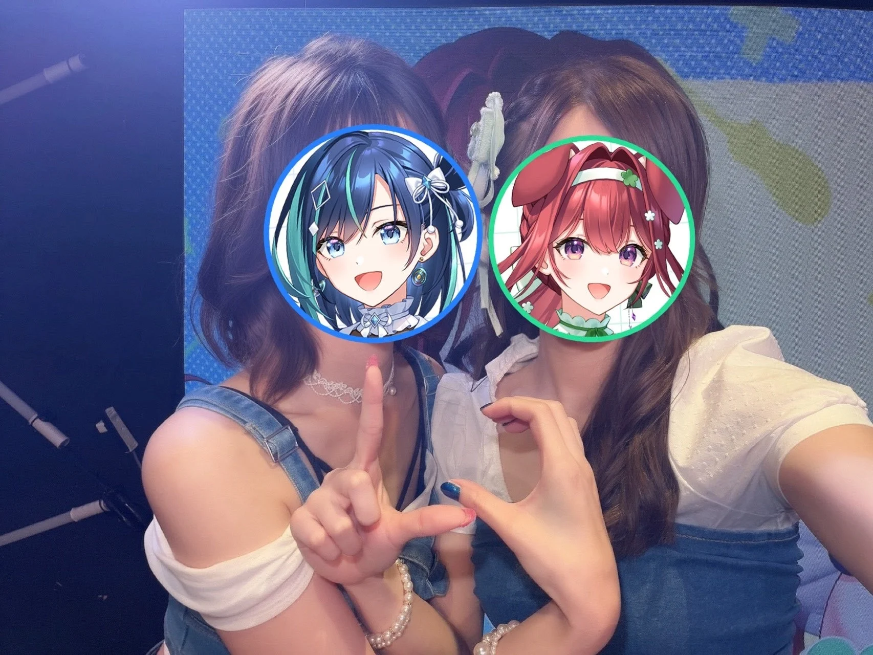女性2人組、ハートマーク