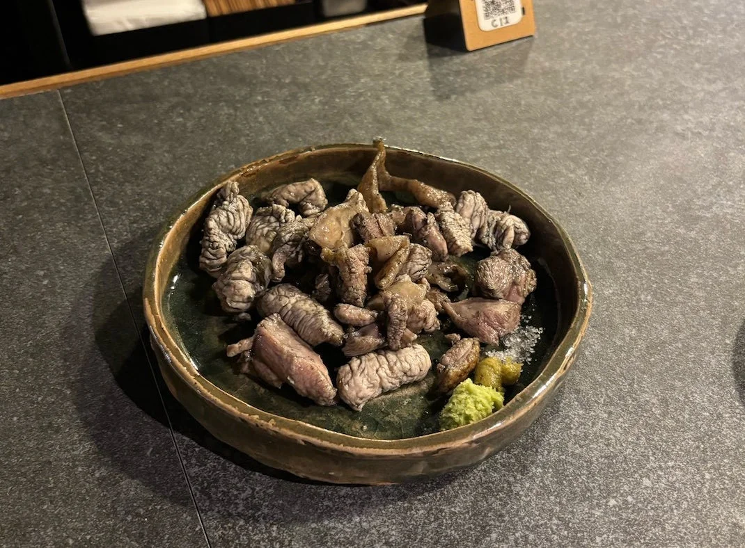 炭火で焼かれた鶏肉