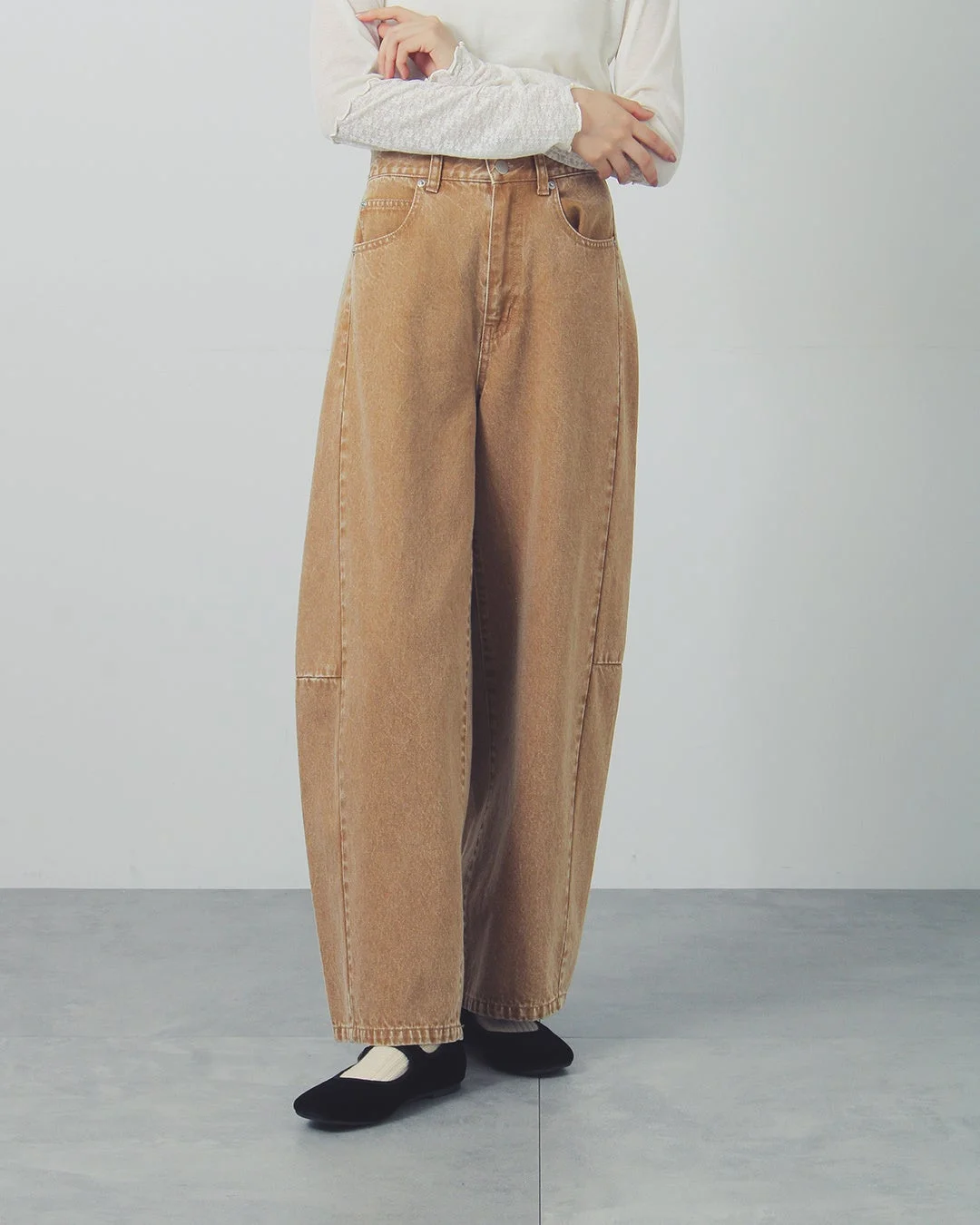 デニムワイドバレルパンツ着用イメージ