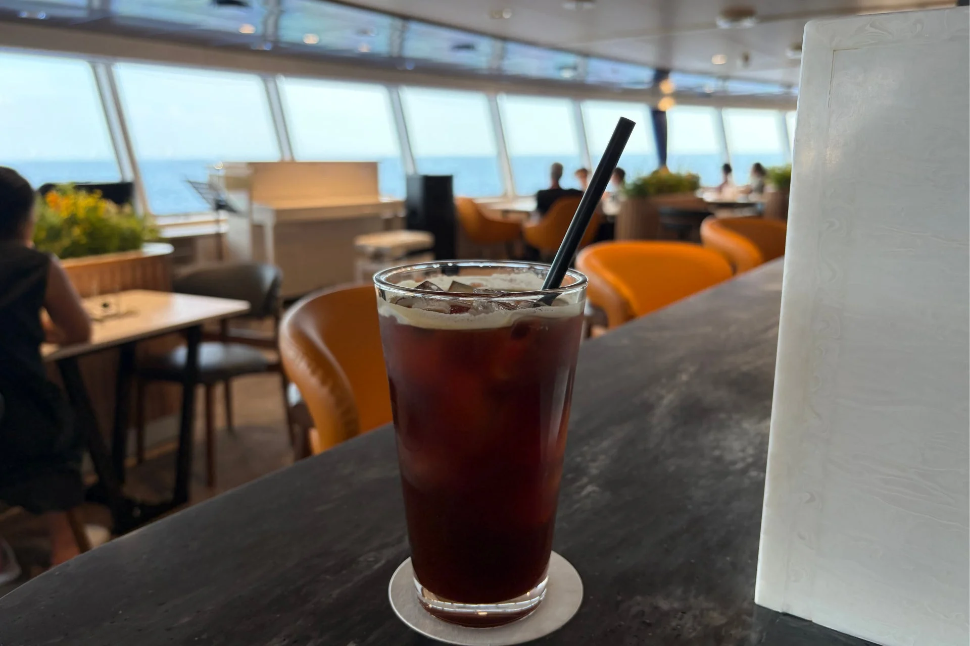 PanStar Miracle Cruise 船内ラウンジ