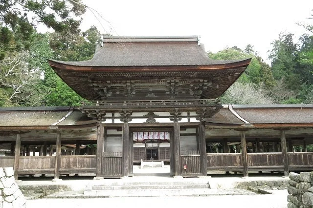 油日神社の茅葺き屋根