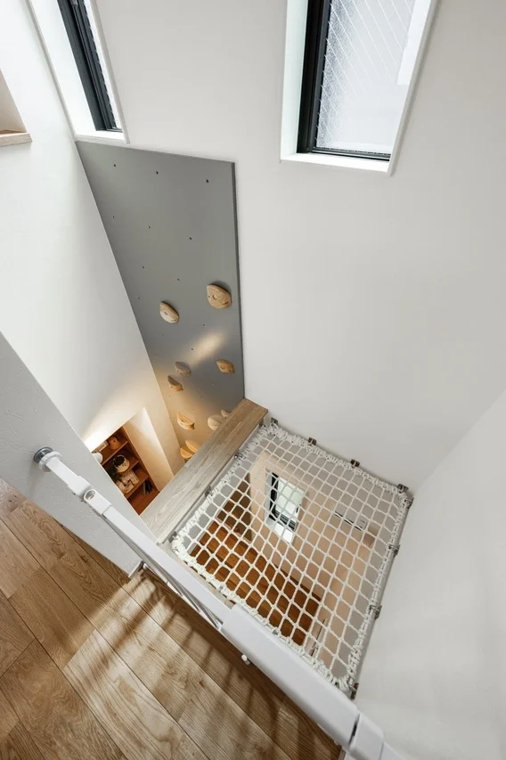モダンな住宅の吹き抜け空間