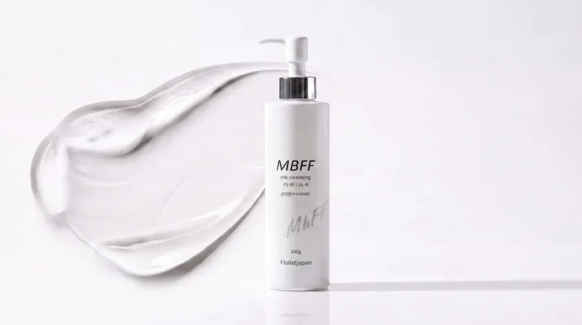MBFF mbクレンジングPROのボトルとテクスチャー