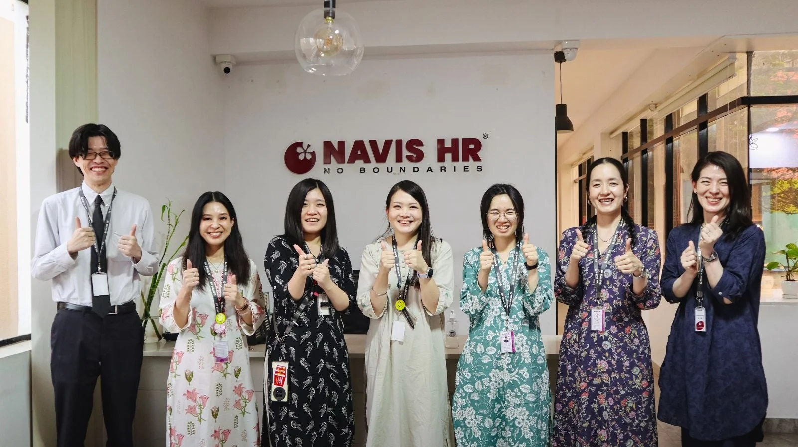 NAVIS HRのチーム集合写真