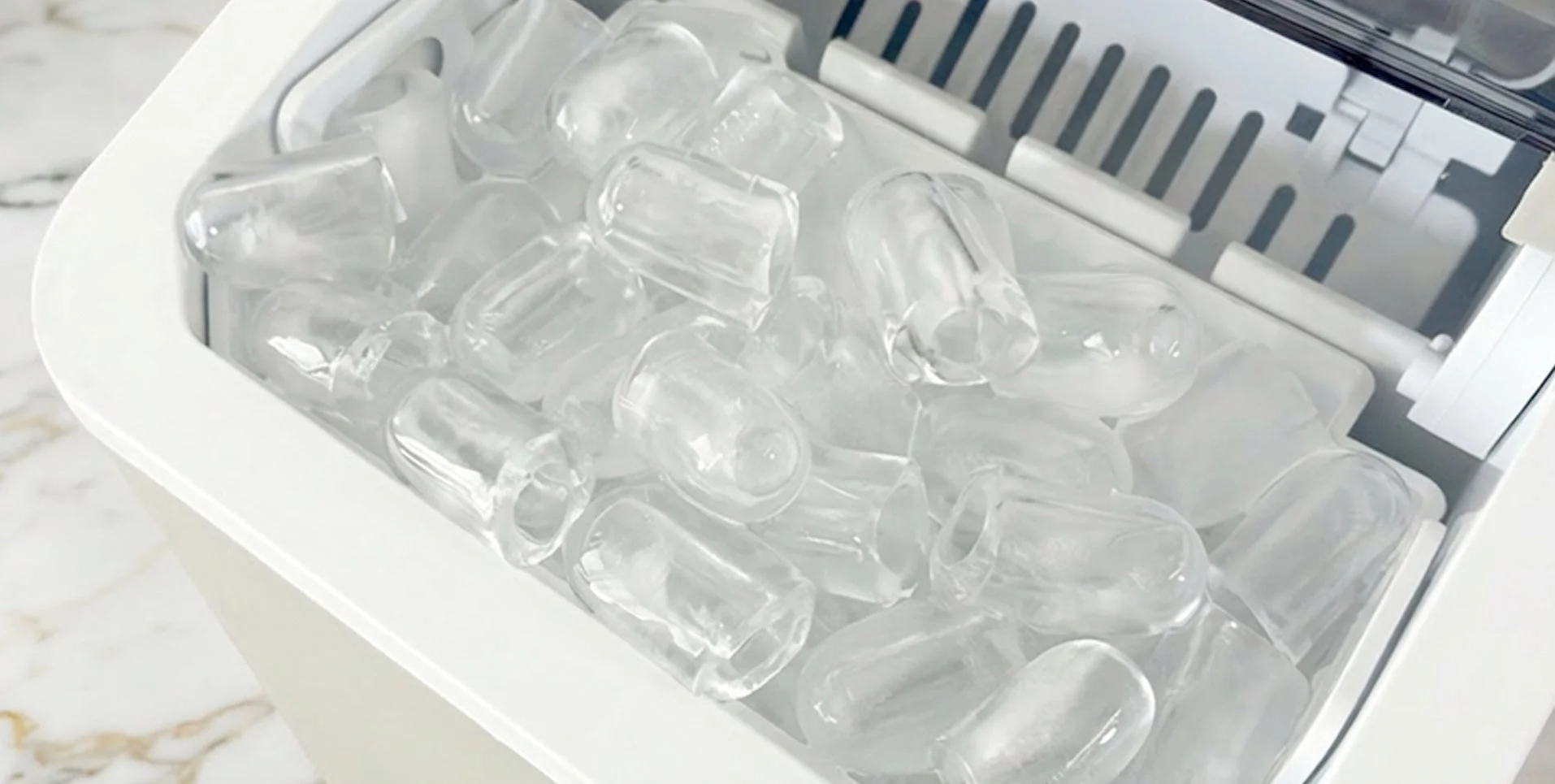 製氷機の中の氷