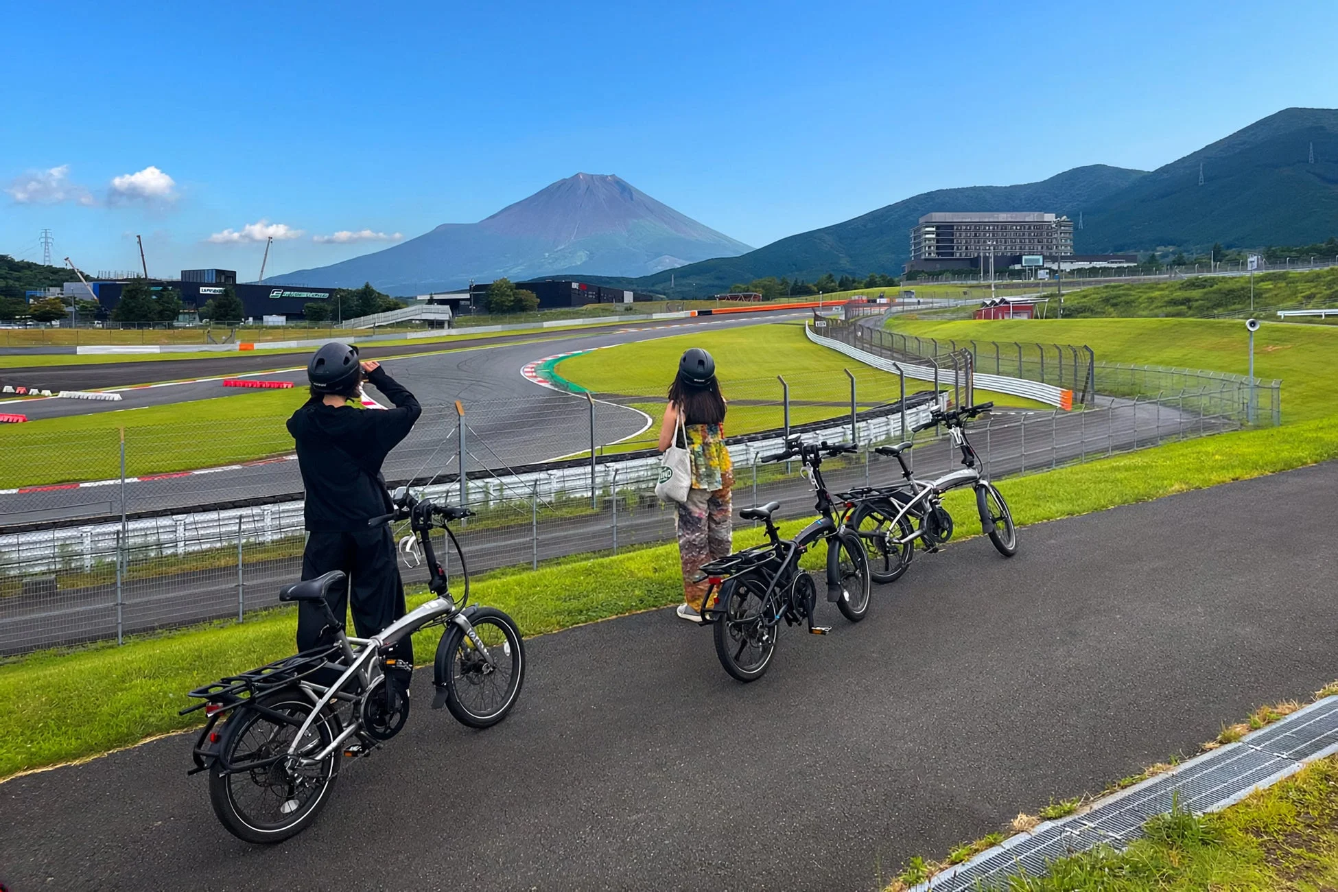 Eバイクと富士山