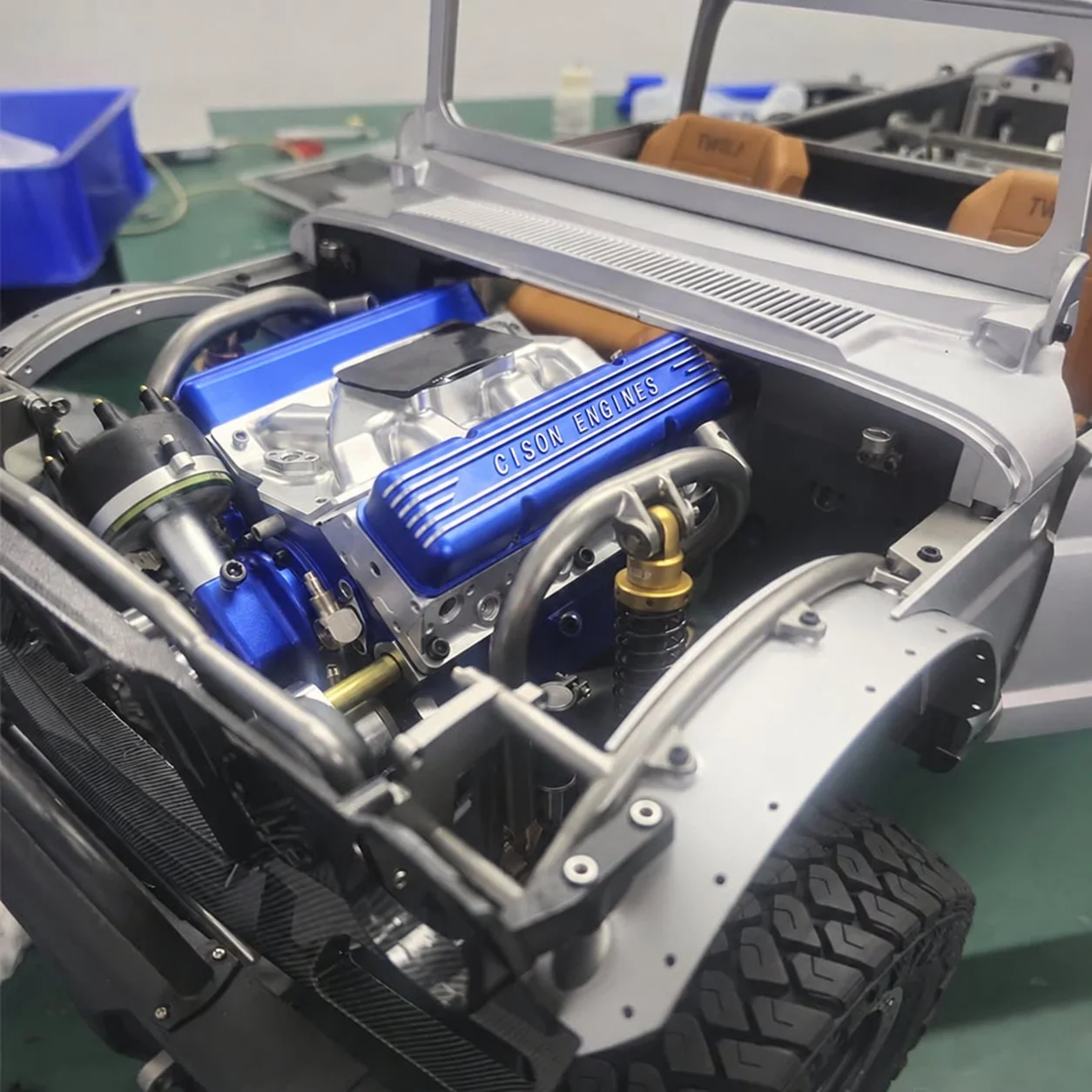 RCカーに搭載されたエンジン