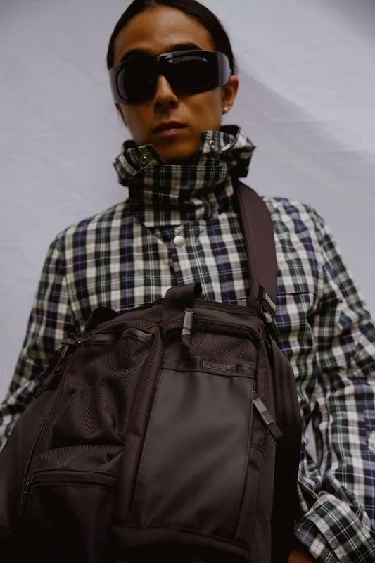 CHROME AXCEL TOTE MESSENGER 着用イメージ