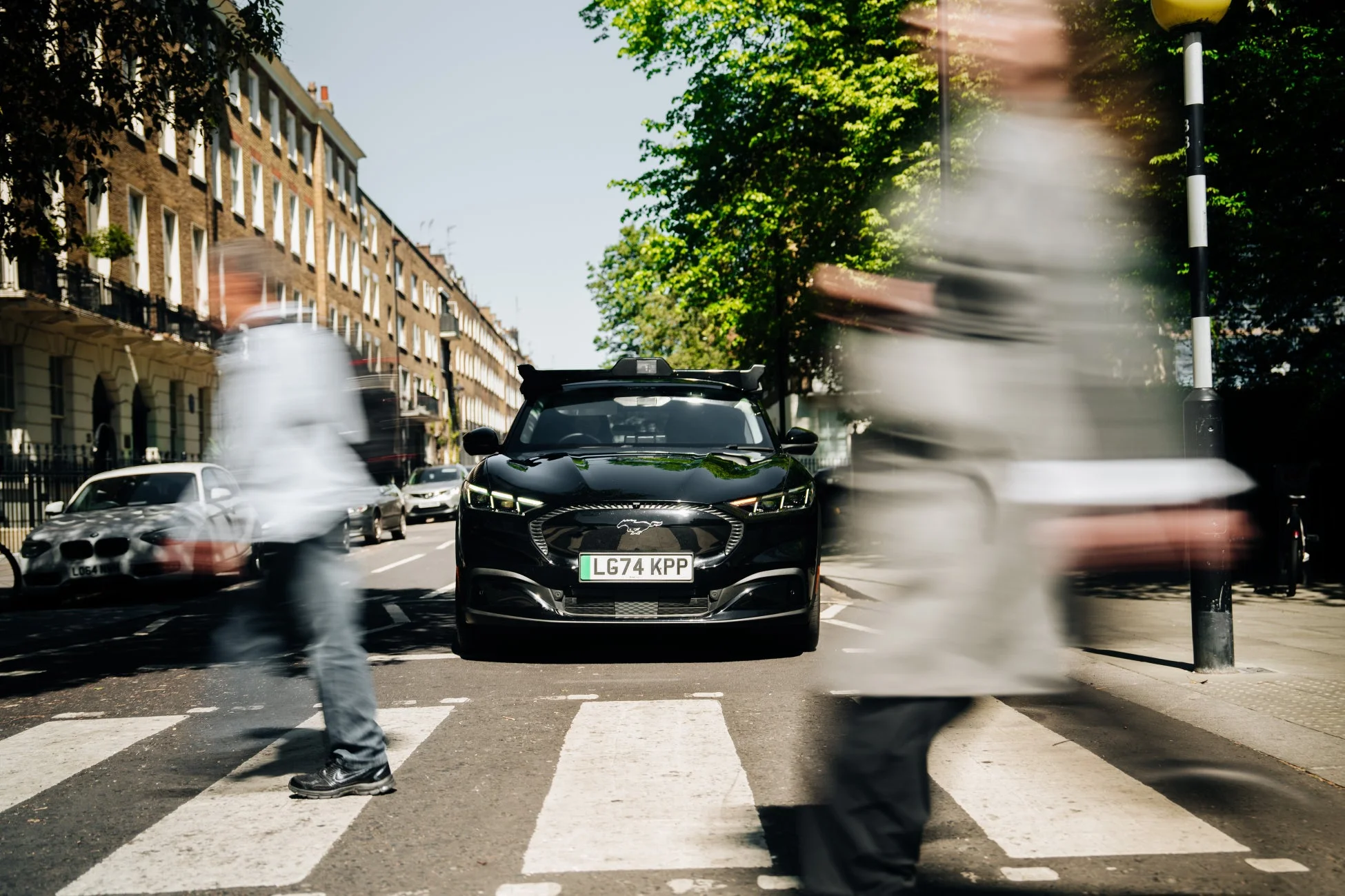 ロンドンの街中を走るWayveの自動運転車
