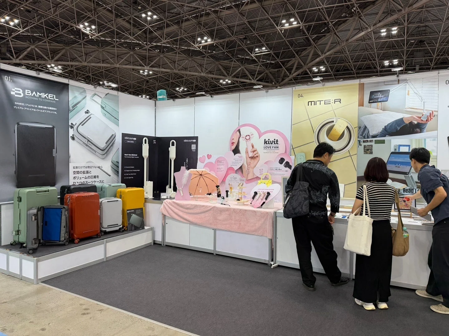 KIVITやBAMKELの製品展示