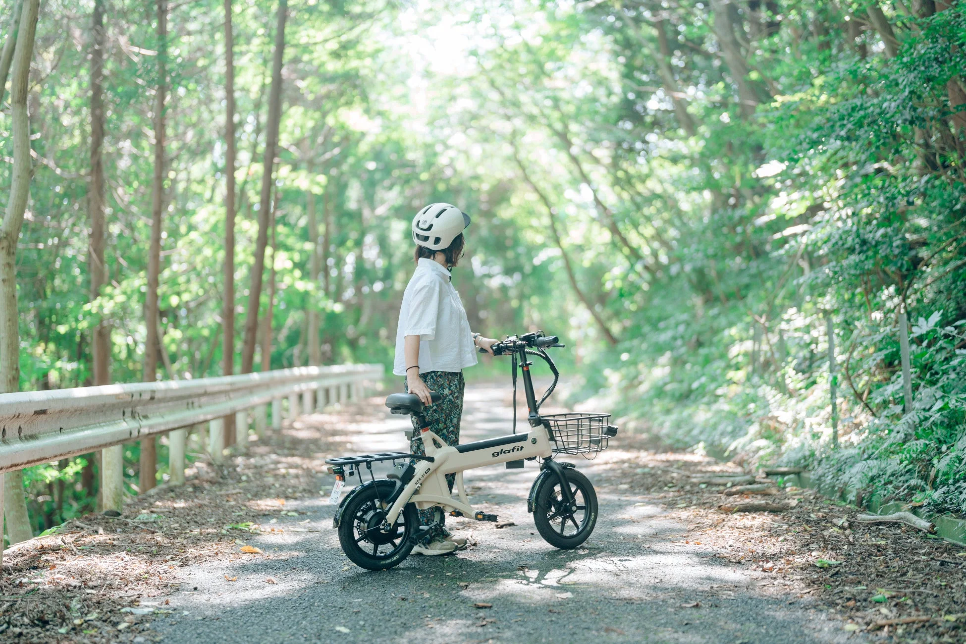 森の中の電動サイクル
