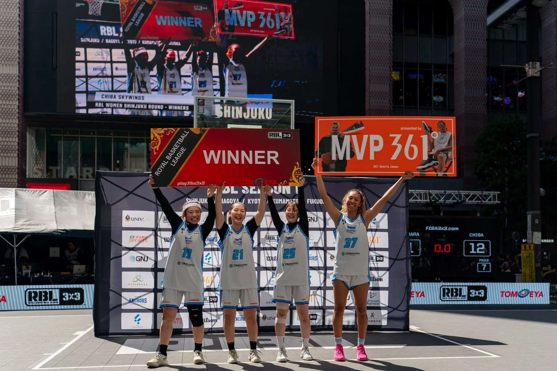 新宿大会で優勝したCHIBA SKY WINGS女子チームの選手たち