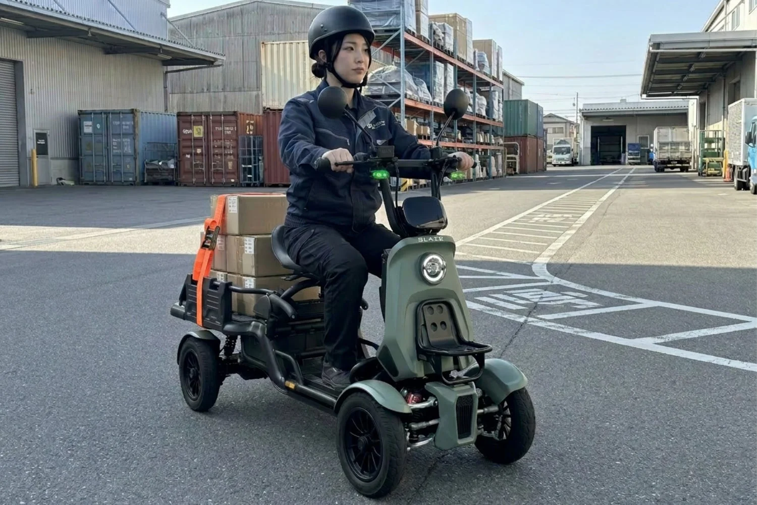 女性作業員の運搬風景