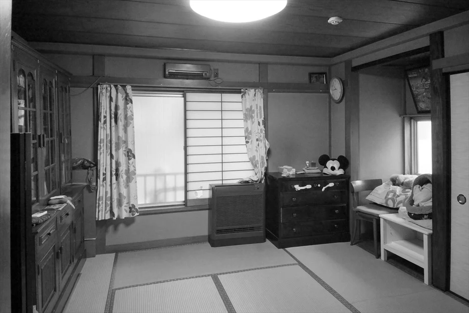 和室のモノクロ写真