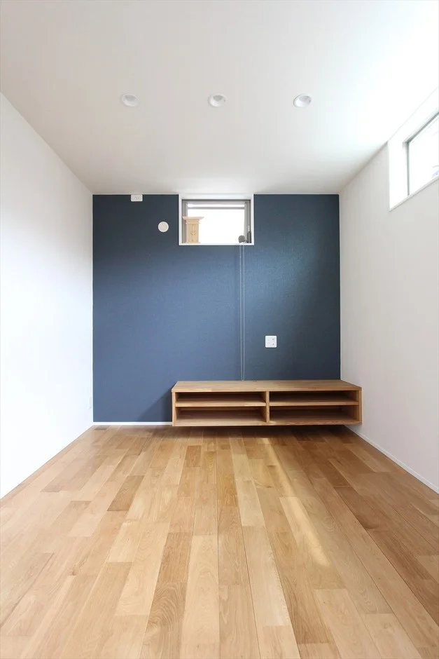 Living TV Board