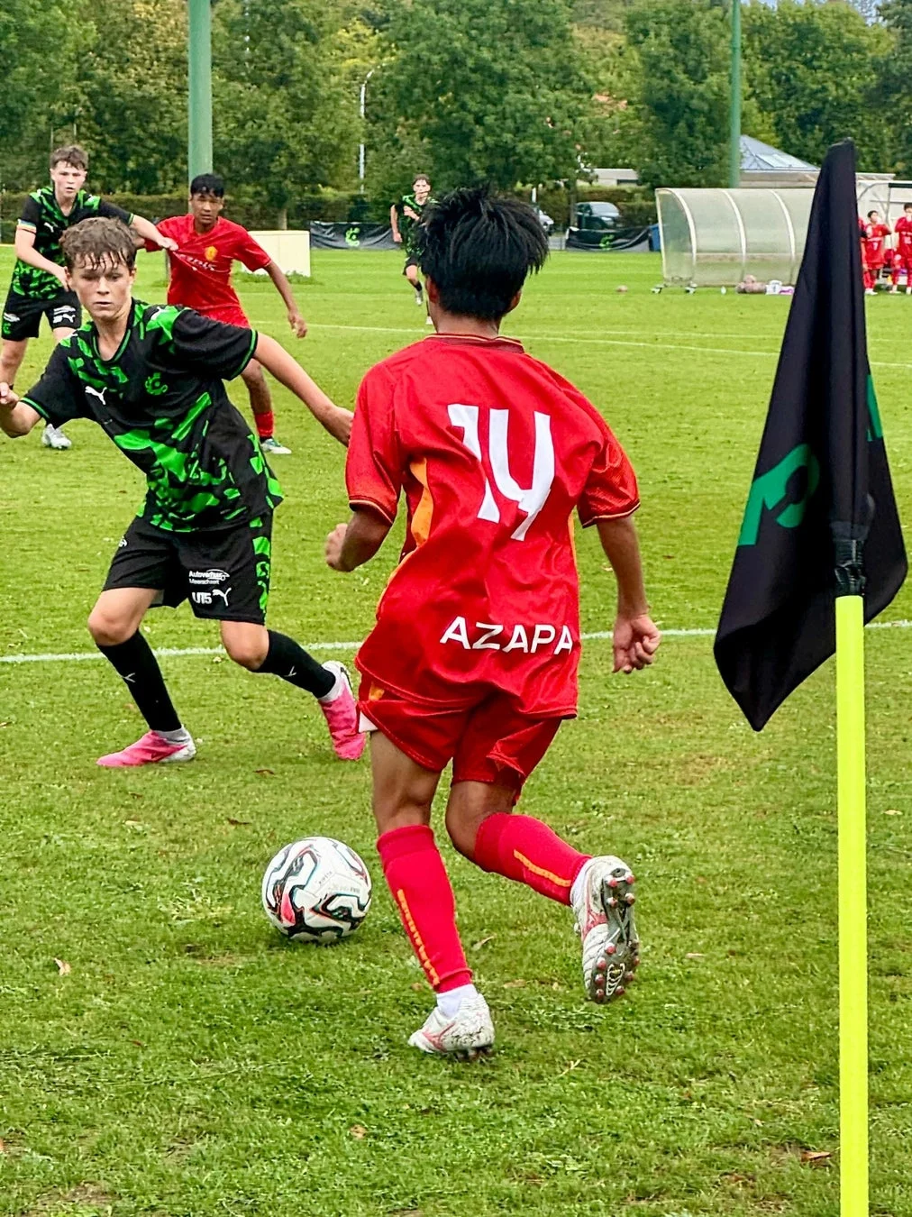 試合中のサッカー選手