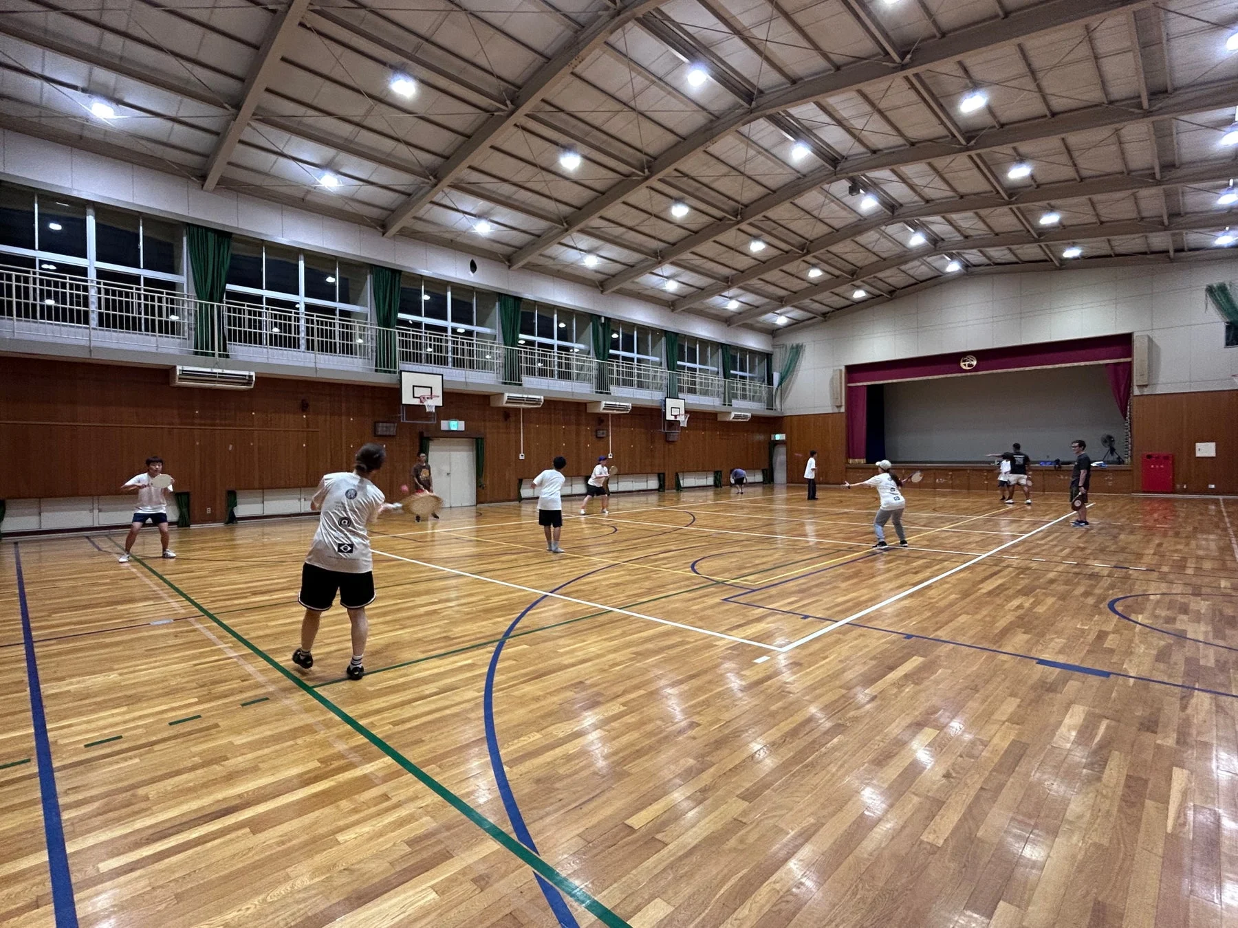 舞子中学校体育館での活動風景