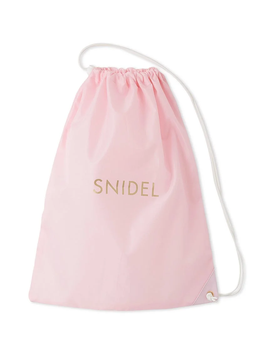 SNIDELのピンク色とワインレッドの巾着袋、アディダスのピンク色とマルーン色の巾着袋