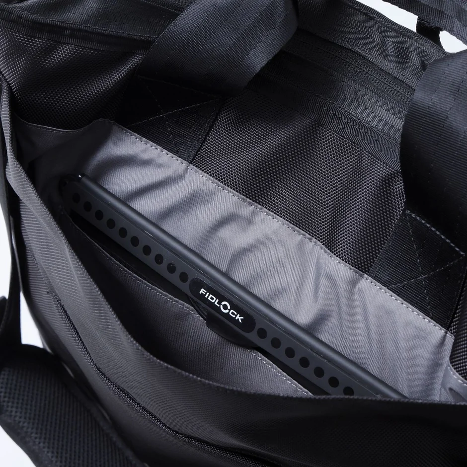 CHROME AXCEL TOTE MESSENGER FIDLOCKポケット