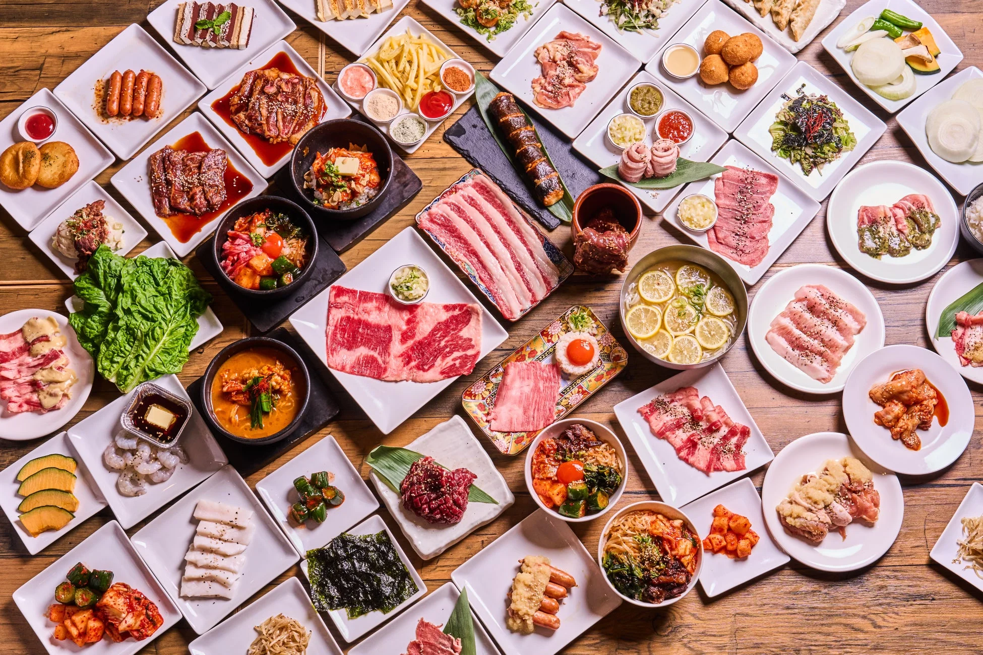 豪華な焼肉の宴の様子