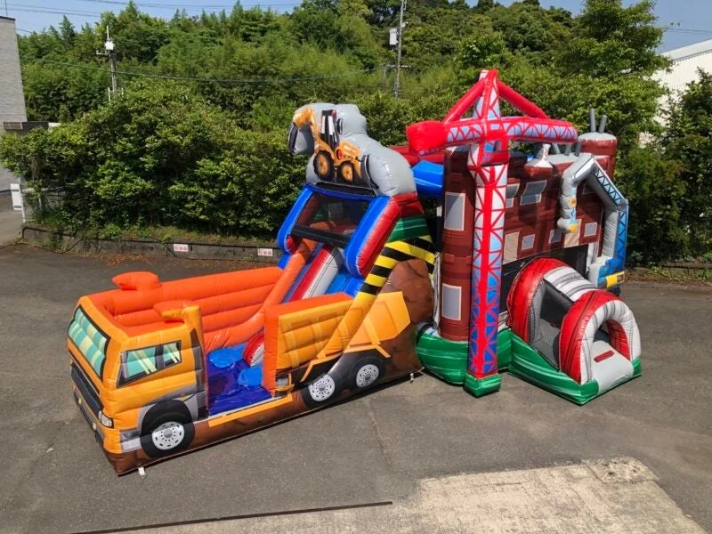 建設現場テーマのエア遊具