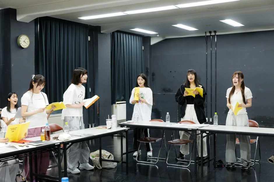 台本の読み合わせの様子