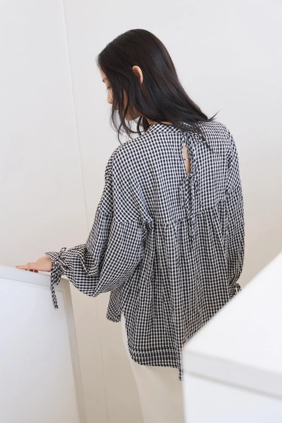 バックリボンチュニックの後ろ姿