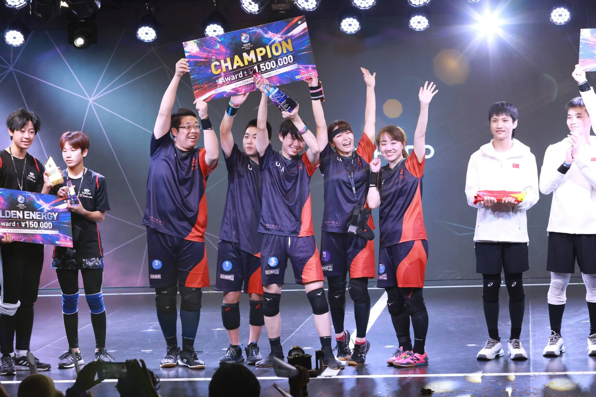 HADO WORLD CUP 2022の表彰式で歓喜するチーム