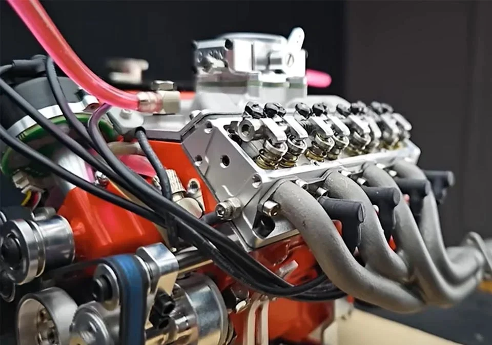V8エンジンのパーツ
