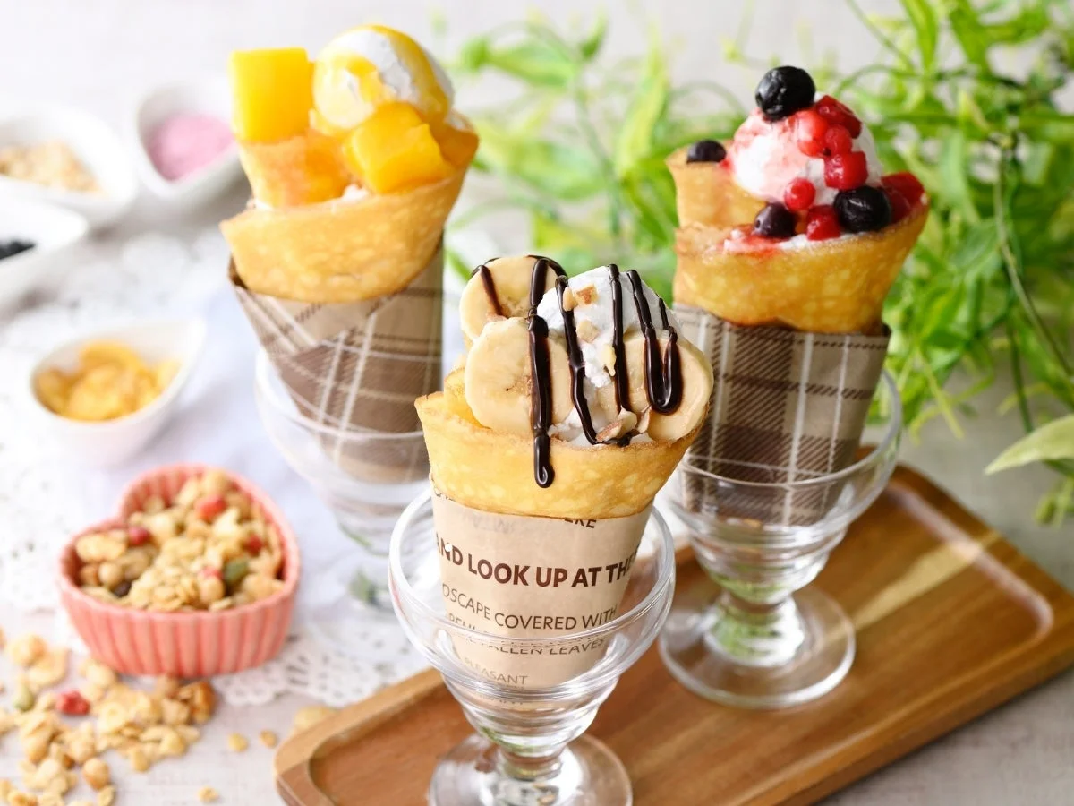 フルーツとアイスクリームのクレープ