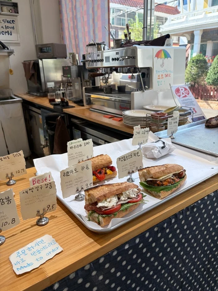 韓国のカフェのサンドイッチ