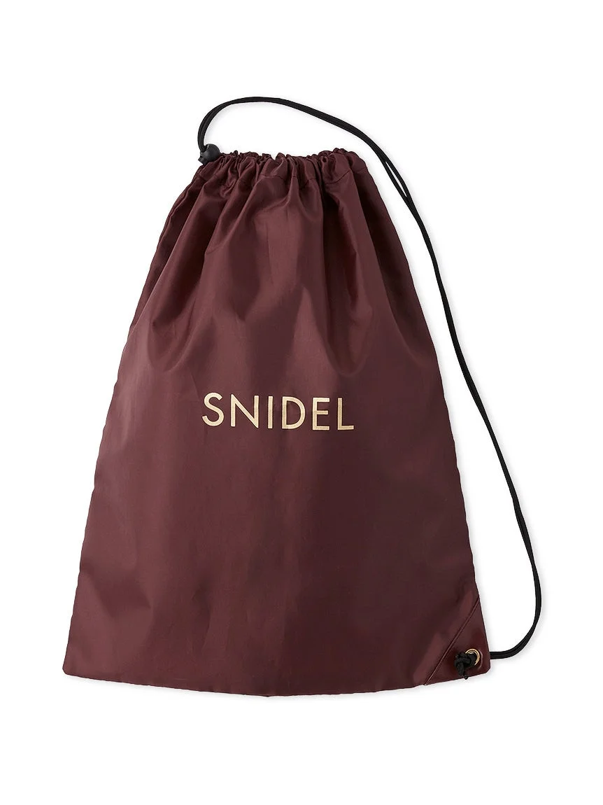 SNIDELのピンク色とワインレッドの巾着袋、アディダスのピンク色とマルーン色の巾着袋