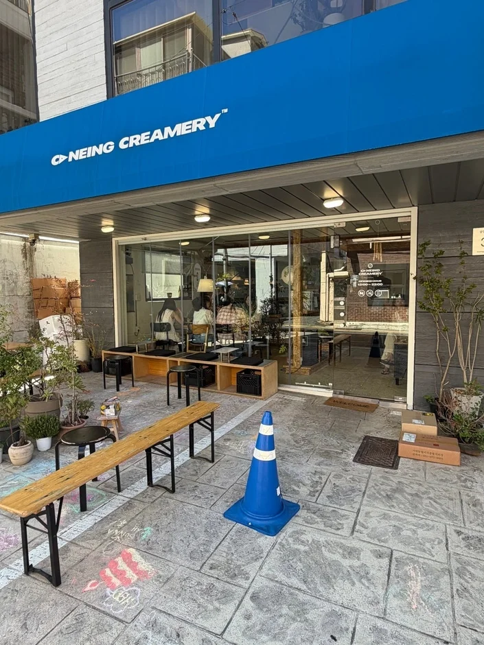 NEING CREAMERYのカフェ