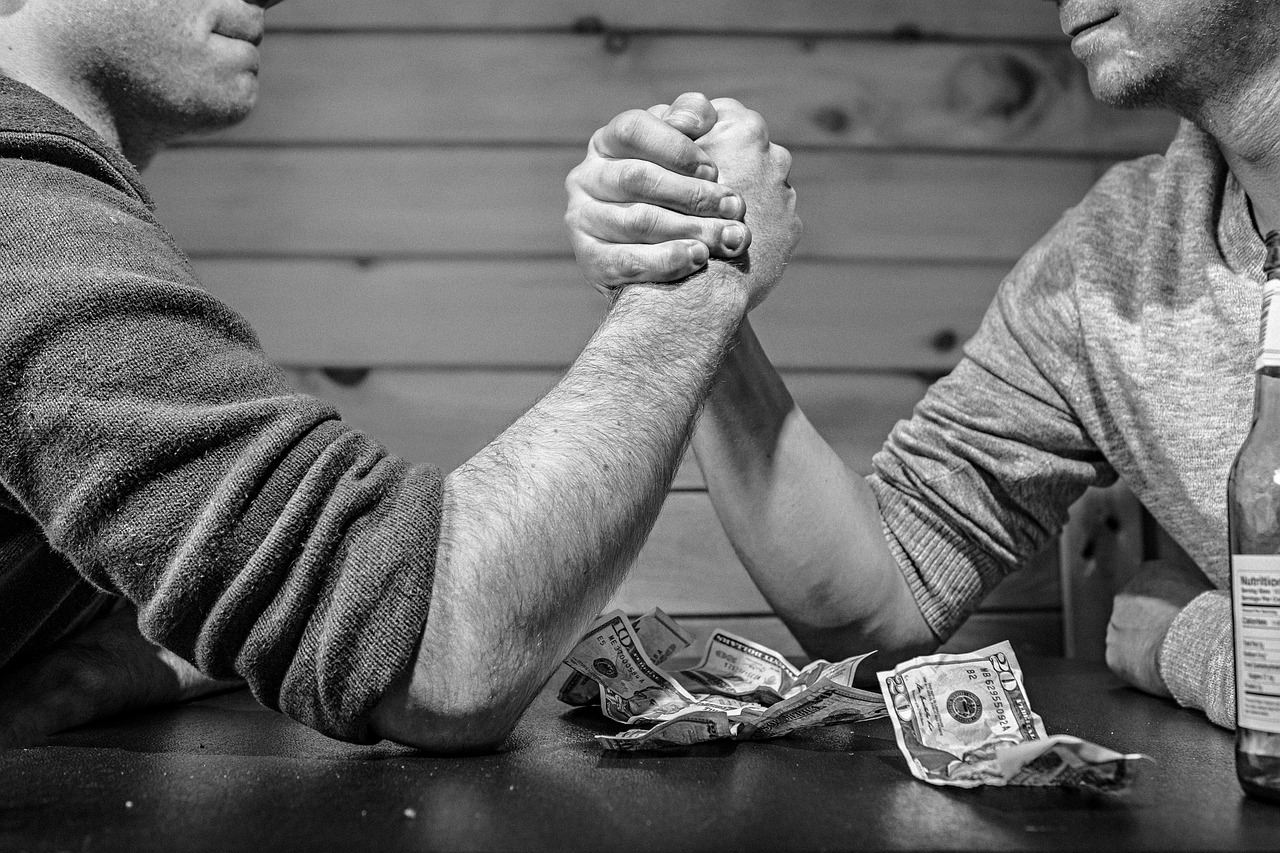 「mfloow」が拓く人事労務の未来:マイクロニティと東京おむろ人事サービスの共創パートナーシップを深掘り